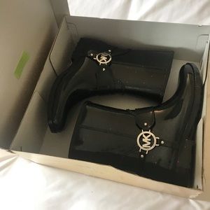 MICHEAL KORS BOOTIES